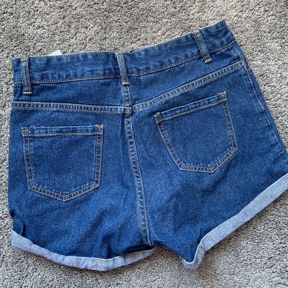 Shein woman’s Jean shorts with Daisy pattern - Picture 2 of 4